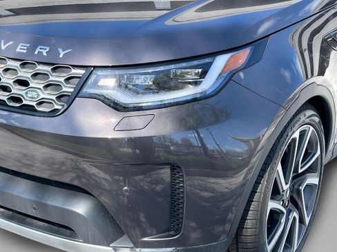 Used 2025 Land Rover Discovery S image 10