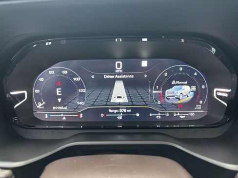 Used 2022 GMC Yukon XL Denali image 25