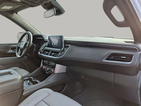 Used 2023 GMC Yukon XL SLT w/ SLT Premium Package image 14