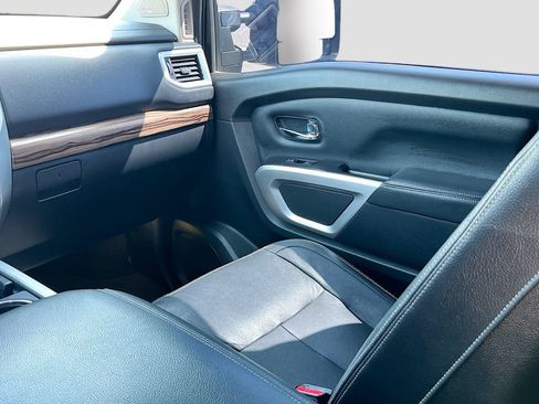 Used 2020 Nissan Titan SL w/ Moonroof Package RWD image 25