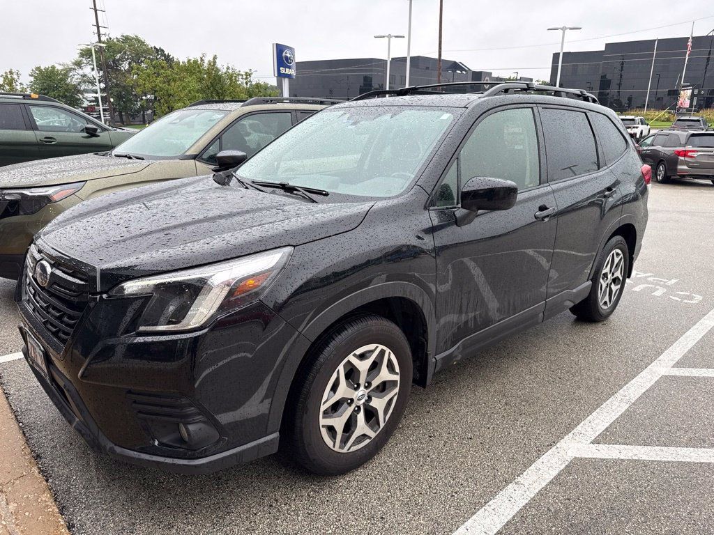 Used 2023 Subaru Forester Premium AWD/4WD image 1
