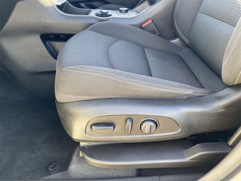 Used 2022 GMC Terrain SLE w/ Driver Convenience Package image 17