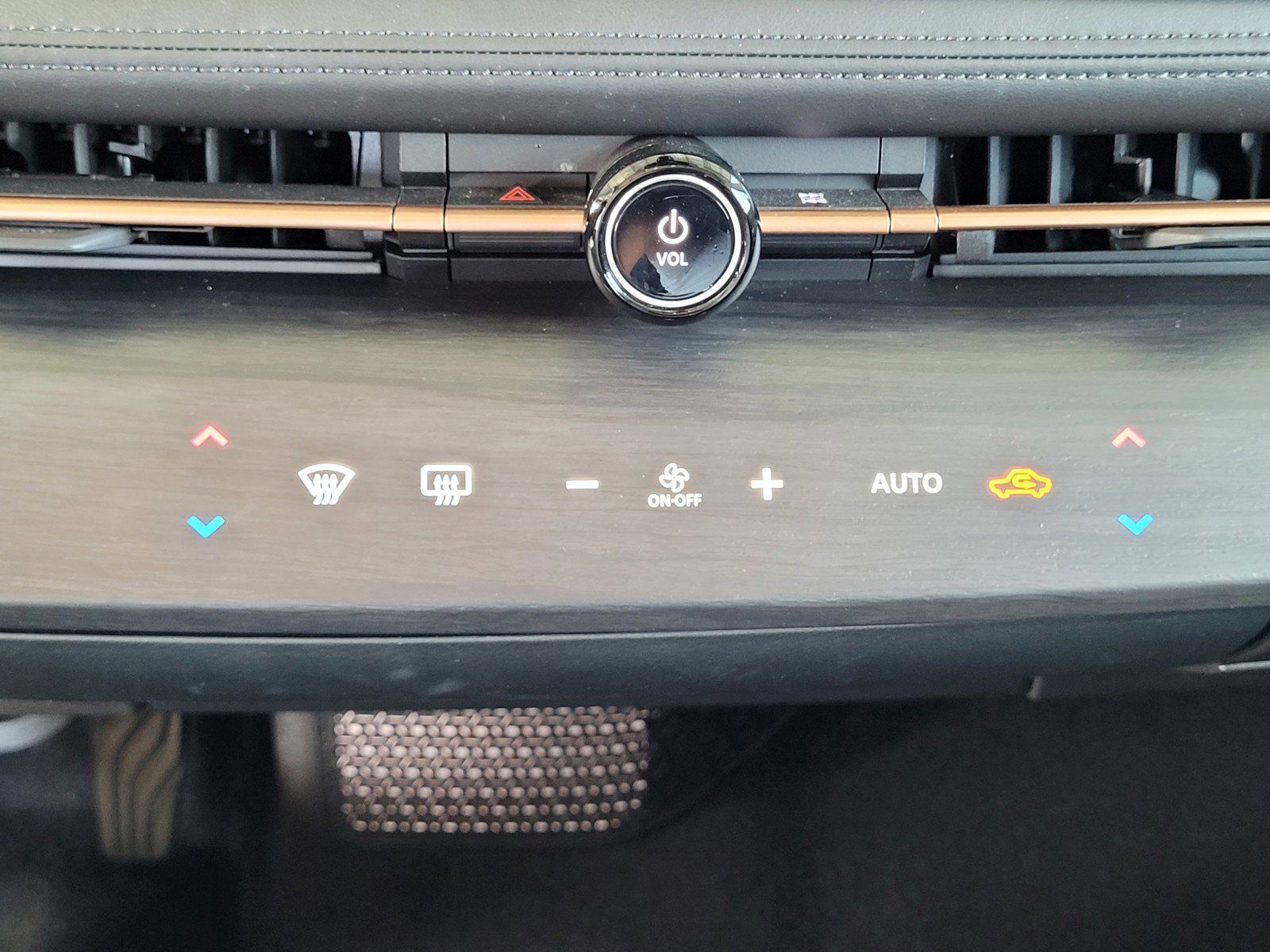 Certified 2024 Nissan Ariya AWD image 13