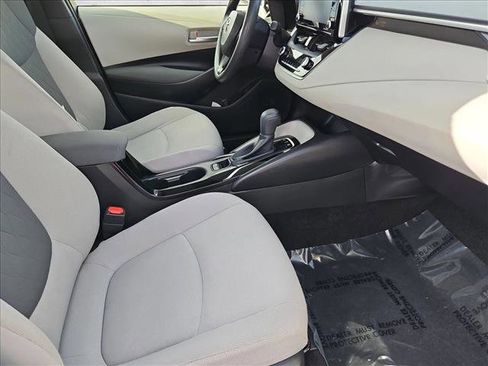 Used 2021 Toyota Corolla LE image 19