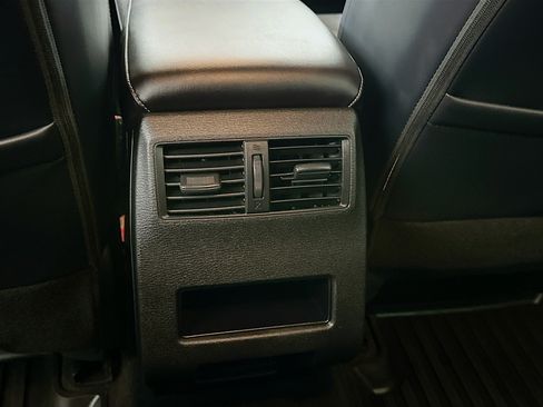 Used 2024 Mitsubishi Outlander SE image 27