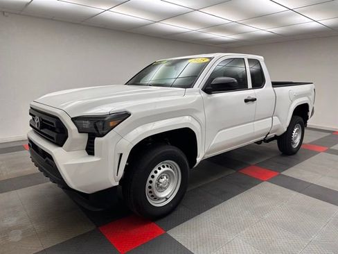 Used 2025 Toyota Tacoma SR image 3