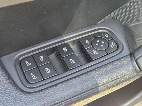 Used 2024 Porsche Cayenne Coupe AWD/4WD image 31