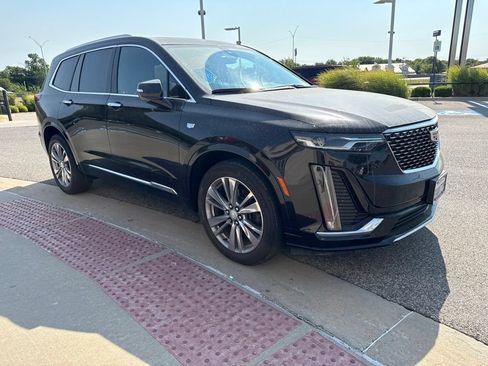 Used 2023 Cadillac XT6 Premium Luxury FWD image 2