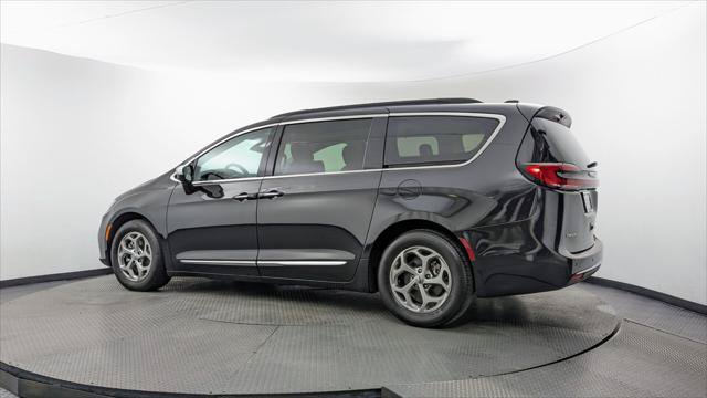 Used 2023 Chrysler Pacifica Limited FWD image 6