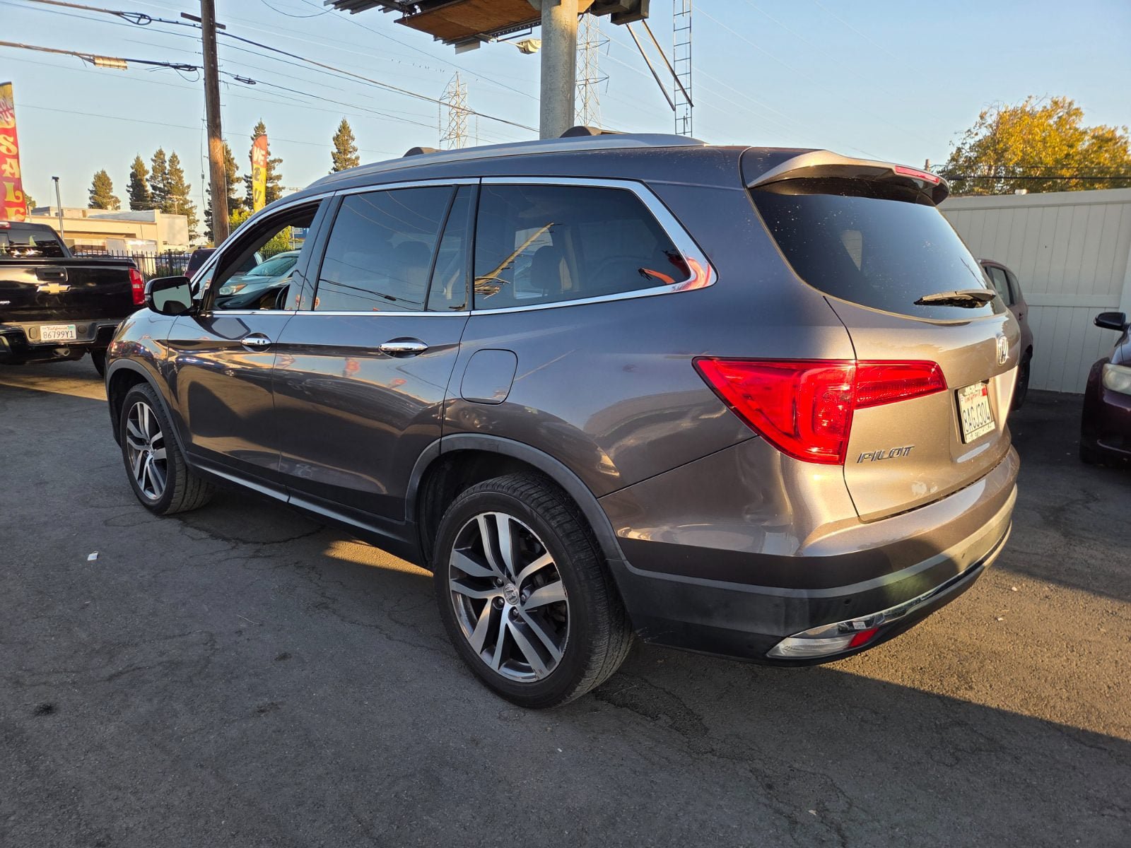 Used 2017 Honda Pilot Elite image 2
