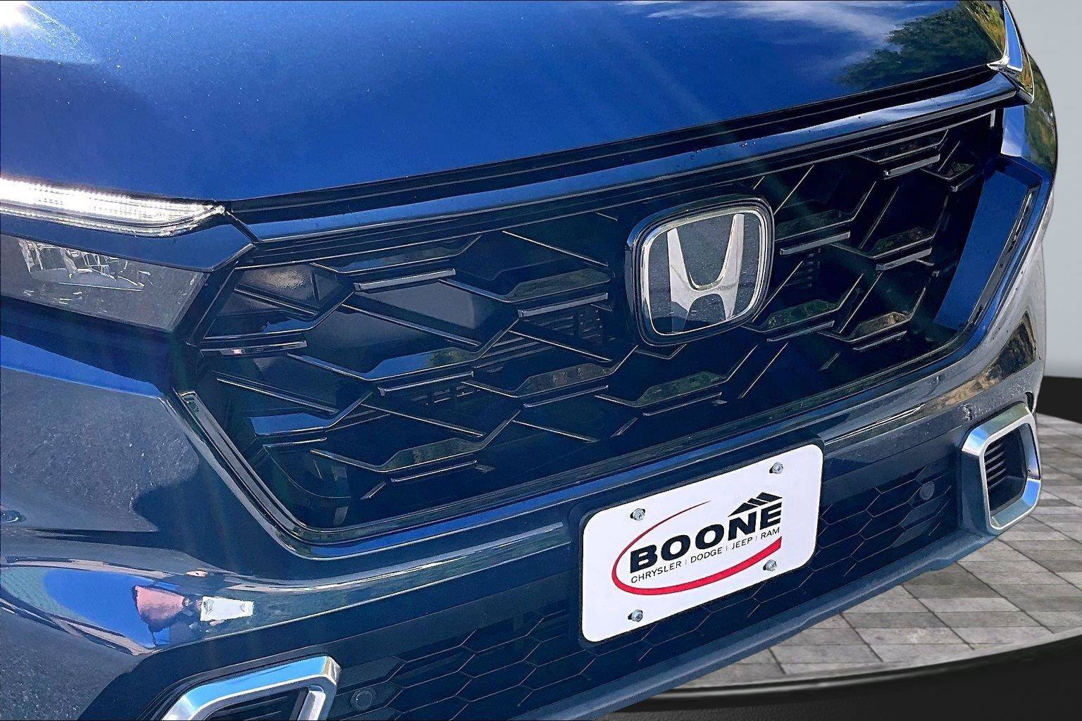 Used 2025 Honda CR-V Sport Touring image 28