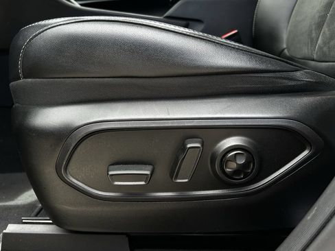 Used 2025 Jeep Grand Cherokee L Altitude RWD image 28