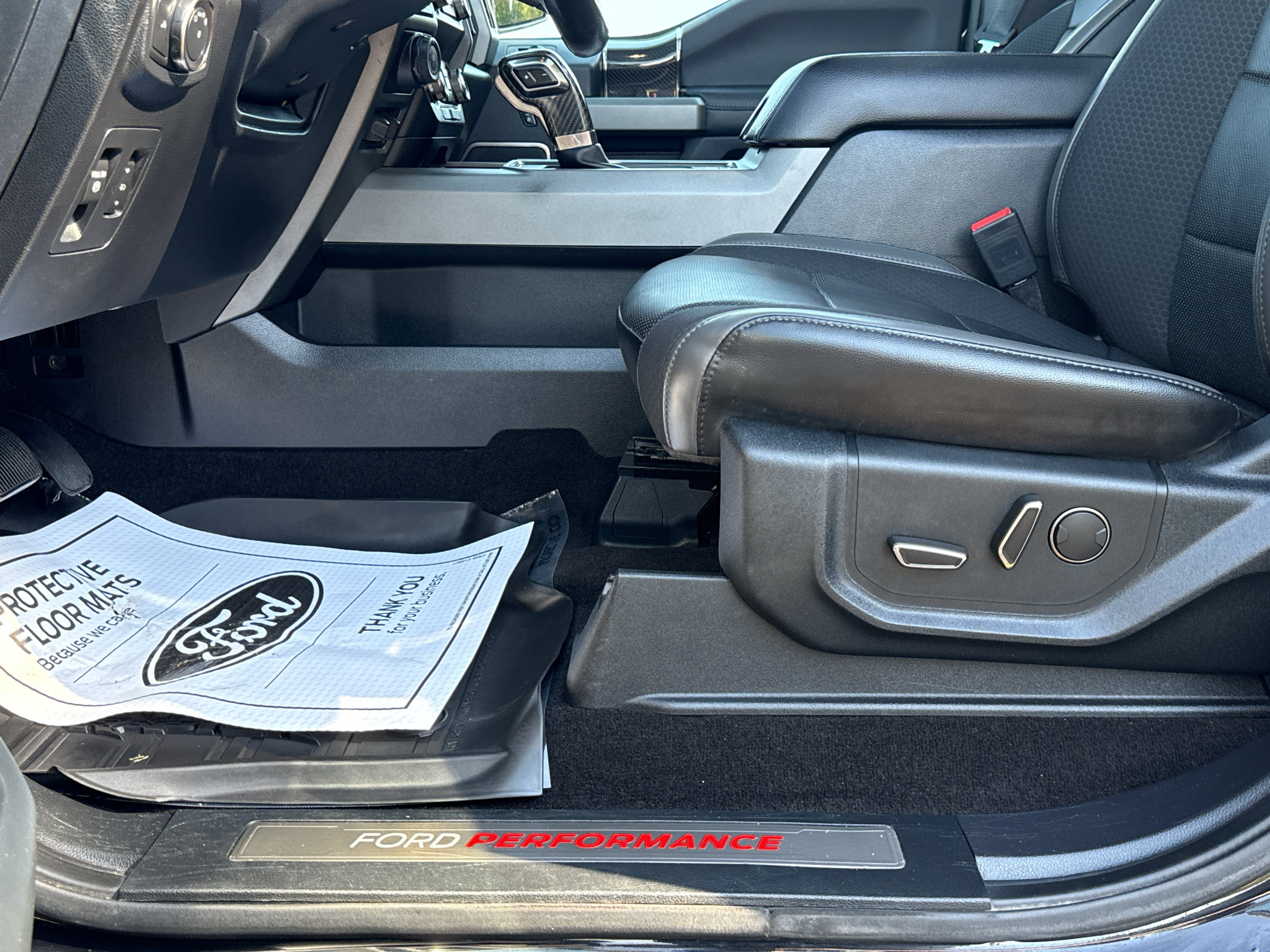 Used 2019 Ford F150 Raptor w/ Equipment Group 802A Luxury AWD/4WD image 32