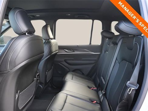 New 2025 Jeep Grand Cherokee Limited w/ Luxury Tech Group II image 13
