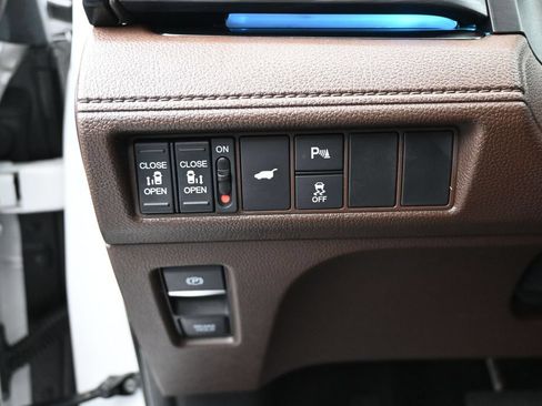 Used 2025 Honda Odyssey Elite image 16