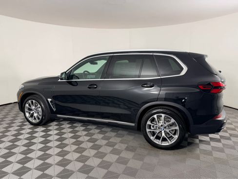 New 2026 BMW X5 xDrive50e image 9