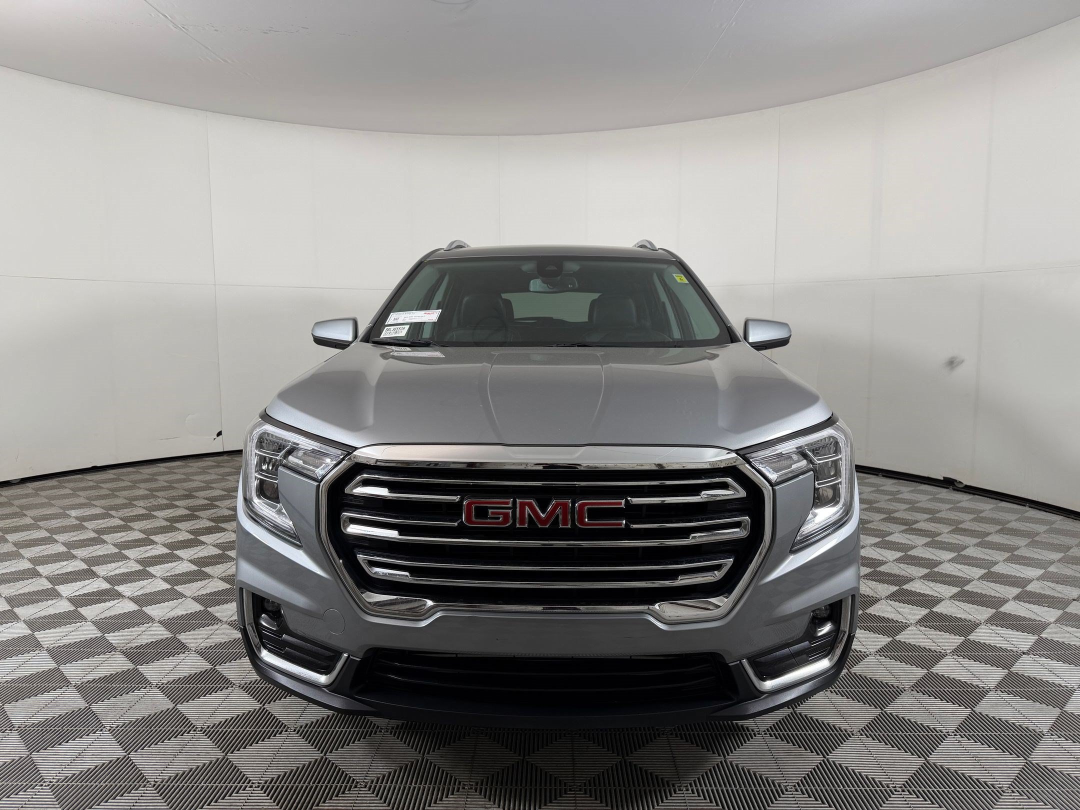 Used 2024 GMC Terrain SLT AWD/4WD image 6