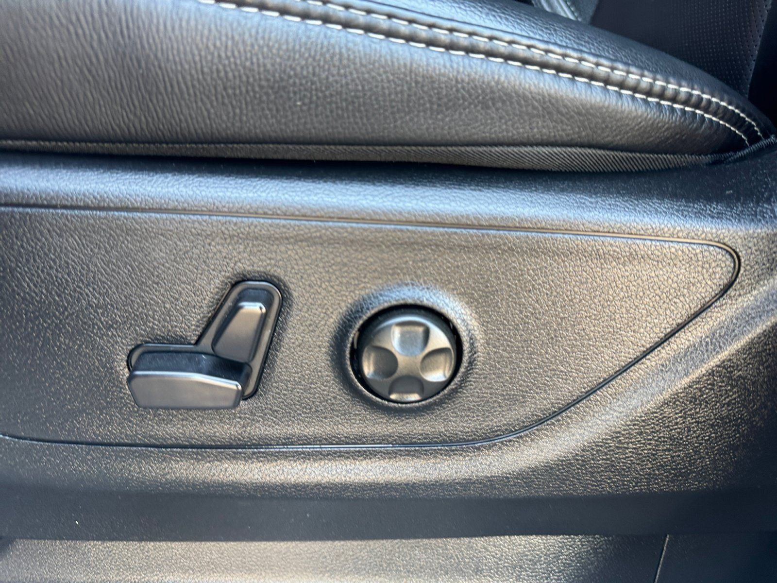 Used 2025 RAM 1500 RHO AWD/4WD image 10