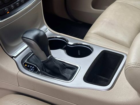 Used 2018 Jeep Grand Cherokee Limited image 34