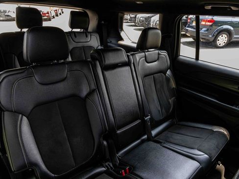 Used 2023 Jeep Grand Cherokee L Laredo image 25