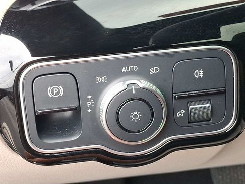 Used 2023 Mercedes-Benz CLA 250 4MATIC image 24