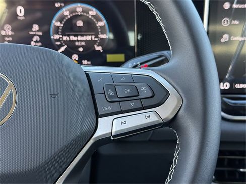 New 2026 Volkswagen Tiguan SE image 12