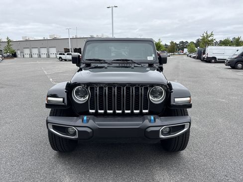 Used 2023 Jeep Wrangler Sahara w/ Cold Weather Group AWD/4WD image 3