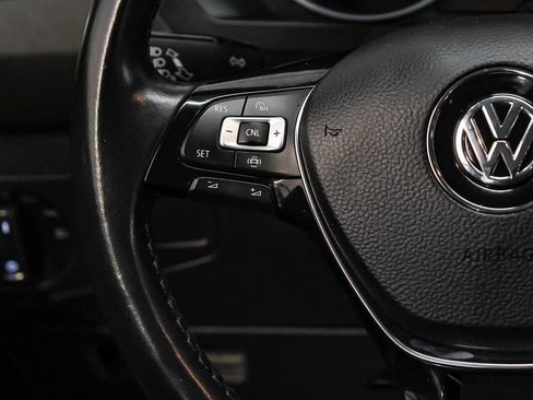 Used 2019 Volkswagen Tiguan SE image 21