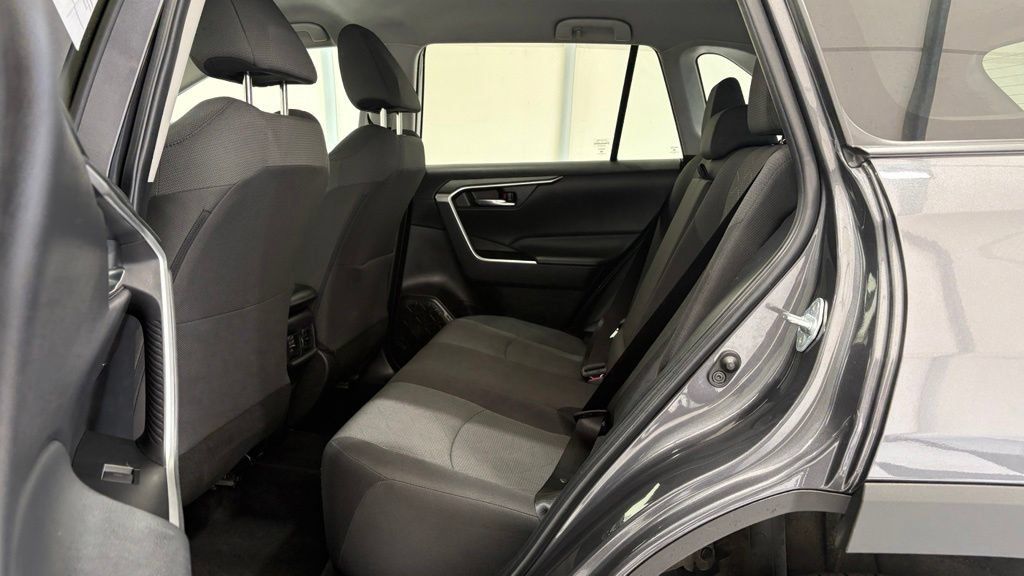 Used 2024 Toyota RAV4 XLE FWD image 17