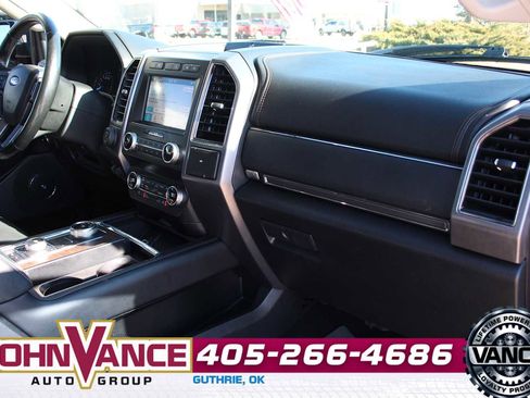 Used 2019 Ford Expedition Platinum image 17