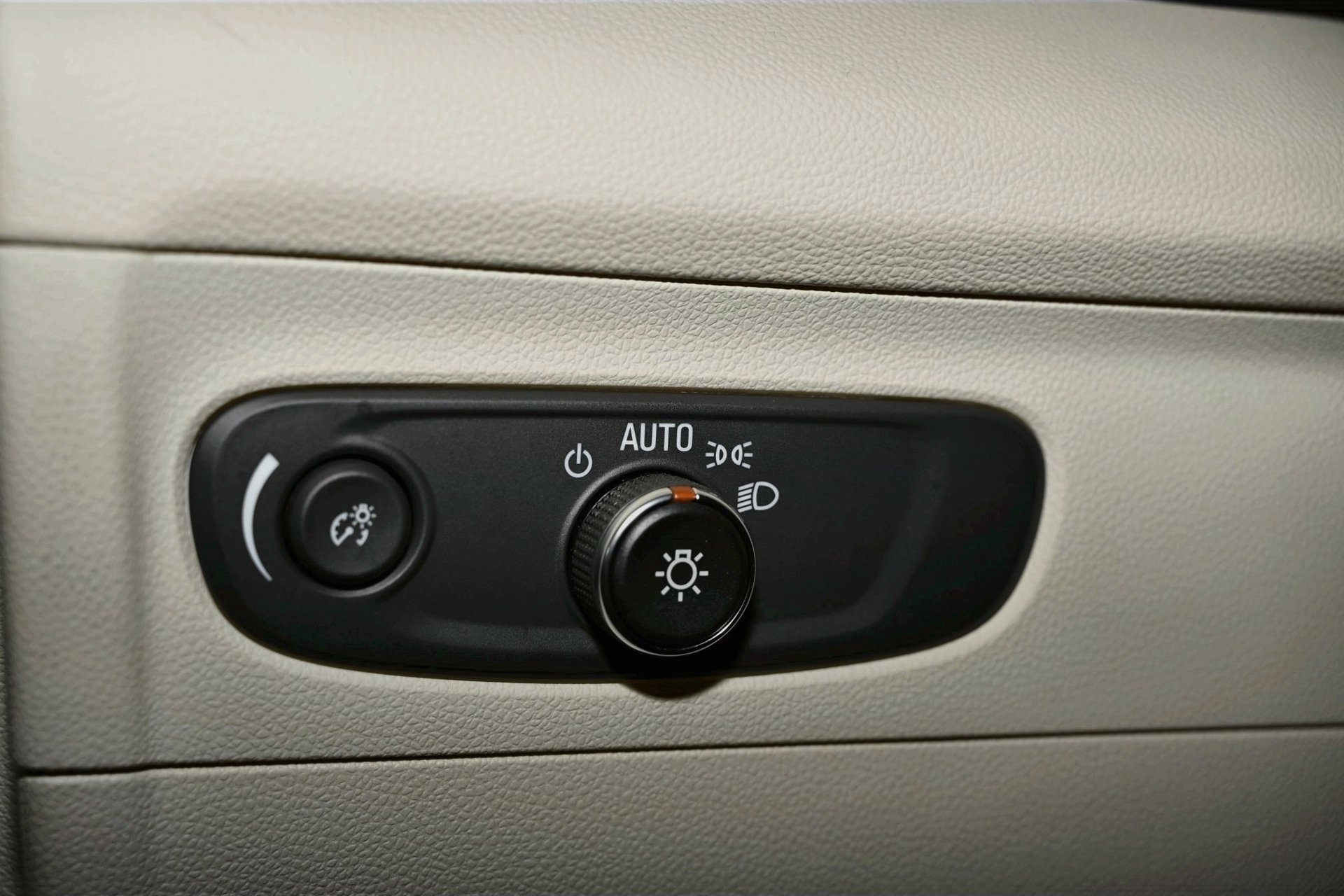 Used 2023 Buick Envision Essence AWD/4WD image 26
