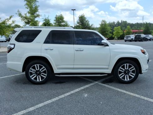 Used 2015 Toyota 4Runner Limited AWD/4WD image 4