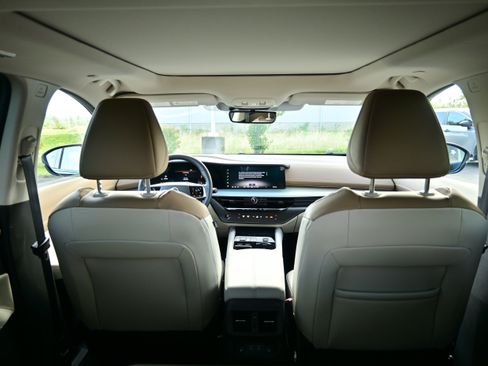 Certified 2025 Nissan Murano Platinum w/ Cargo Package image 13