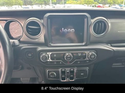 Used 2018 Jeep Wrangler Unlimited Sahara AWD/4WD image 13