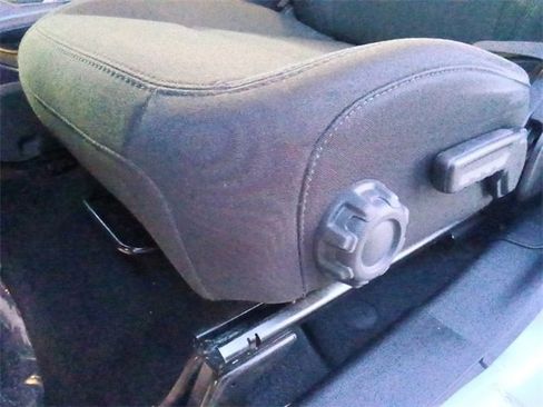 Used 2023 Jeep Gladiator Sport image 15