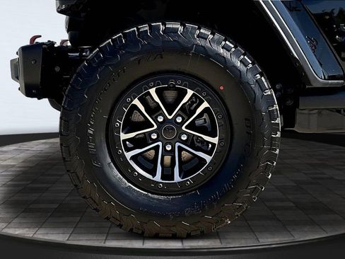 New 2026 Jeep Wrangler Unlimited Rubicon w/ Whitecap Package image 32