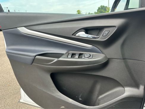 Used 2022 Chevrolet Bolt EUV LT w/ Convenience Package FWD image 19