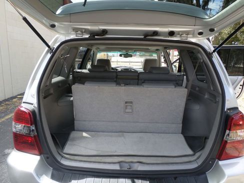 Used 2004 Toyota Highlander Limited image 24