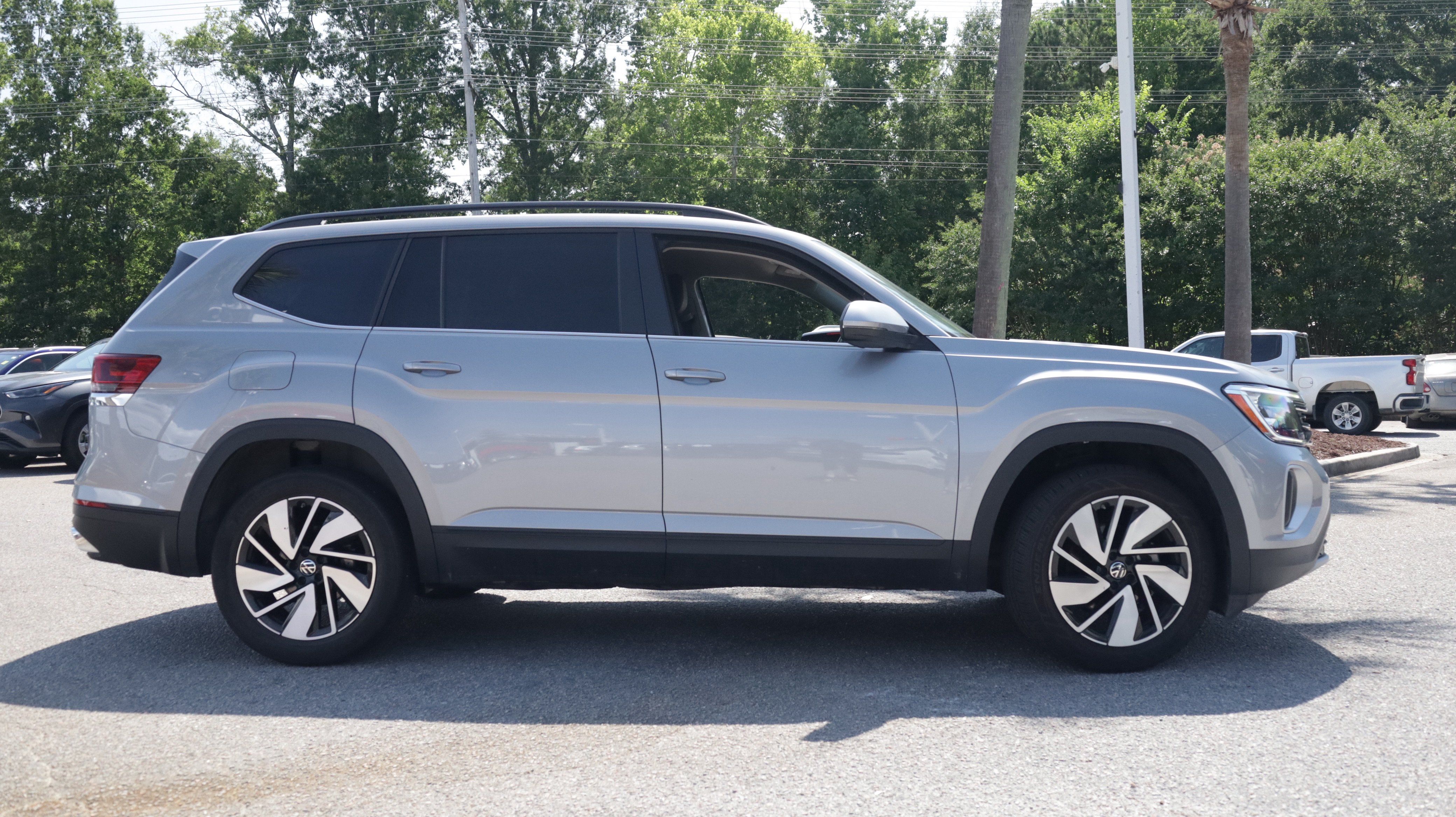 Used 2024 Volkswagen Atlas SE FWD image 6