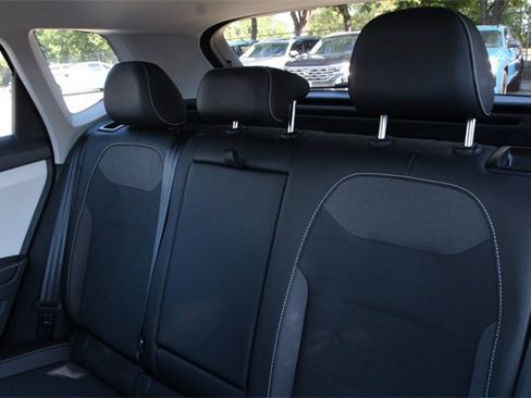 Certified 2025 Volkswagen Taos SE image 16