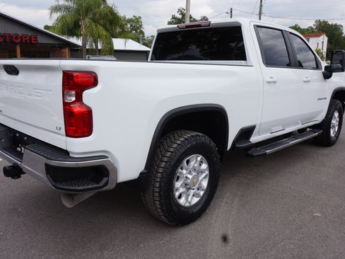 Used 2022 Chevrolet Silverado 2500 LT w/ Convenience Package image 9