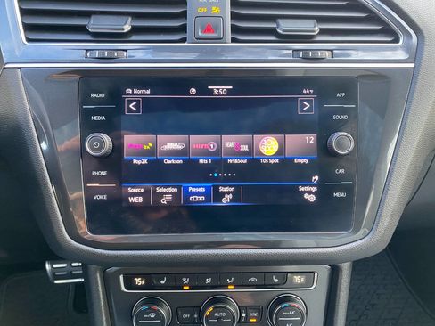 Used 2021 Volkswagen Tiguan SE image 28