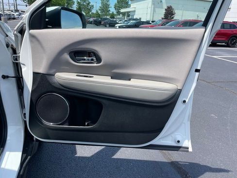 Certified 2017 Honda HR-V EX image 32