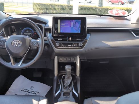 Certified 2024 Toyota Corolla Cross XLE image 29