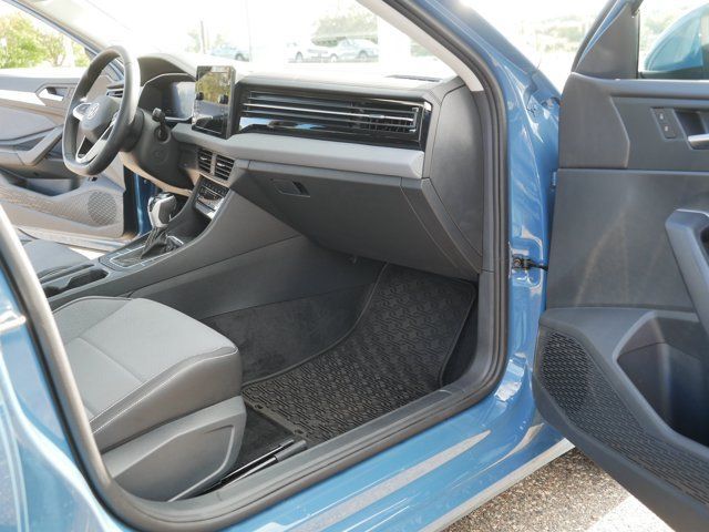 Certified 2025 Volkswagen Jetta SE FWD image 20