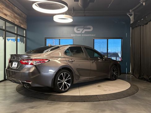 Used 2020 Toyota Camry SE w/ Convenience Package image 3