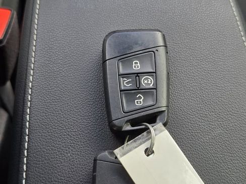 Certified 2023 Volkswagen Tiguan SE R-Line image 21