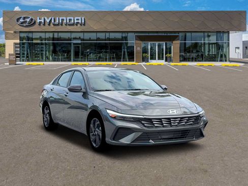 Used 2026 Hyundai Elantra Sport w/ Cargo Package FWD image 11