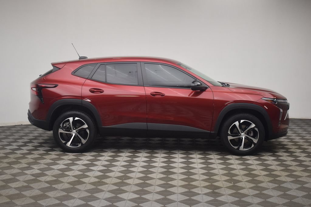 Used 2024 Chevrolet Trax RS w/ Driver Confidence Package FWD image 9