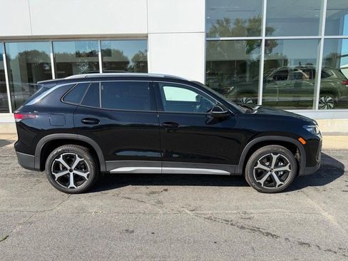 New 2025 Volkswagen Tiguan SE image 2